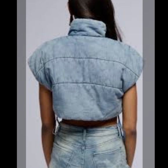 AKIRA women’s Blue Cropped  Quilted Vest Size S new with tags. Lined - Picture 2 of 11